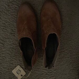 Kerri booties Rust Tobacco Distressed size 8 New